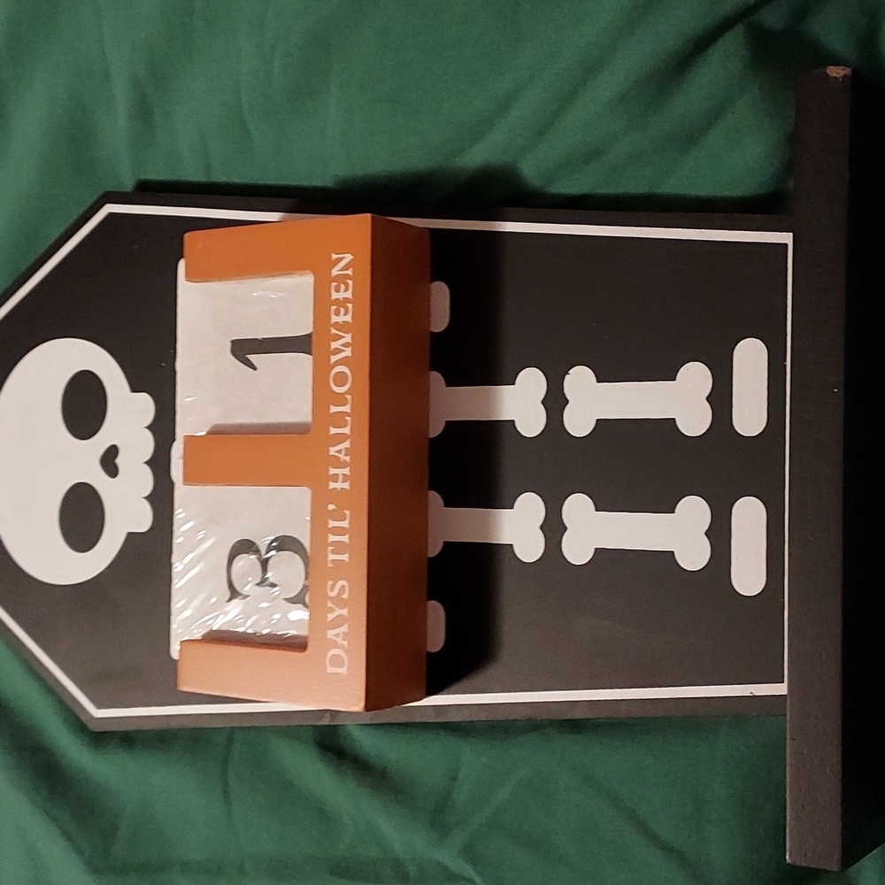 Nwt NEW Skeleton Halloween wooden DAY'S TIL' HALLOWEEN 14